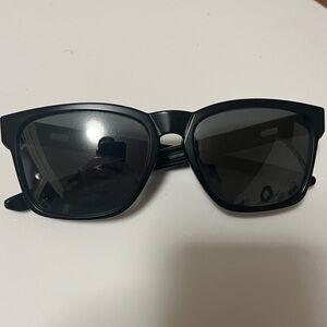 Oakley catalyst polarized sunglasses
